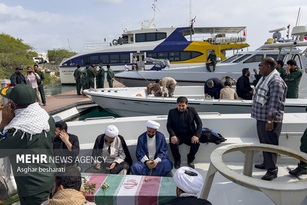 Funeral for 5 unidentified martyrs in Qeshm