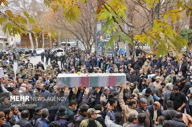 تشییع آلالهها از مشهدالرضا تا مشهدالشهدا/ شهید گمنام سلام!