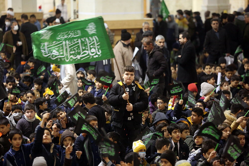 اجتماع بزرگ نوگلان فاطمی در حرم حضرت معصومه(س) برگزار شد