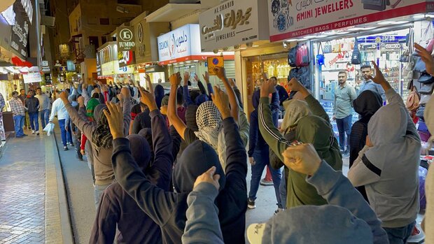 البحرینیون یجبرون الصهاينة على الغاء اولى فعاليات احتفالهم بعيد "حانوكا" 