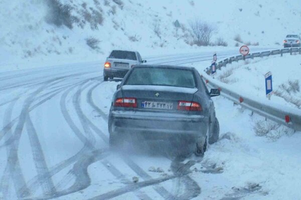  ماشین آلات راهسازی و برف روب در جاده‌های مارگون مستقر شدند
