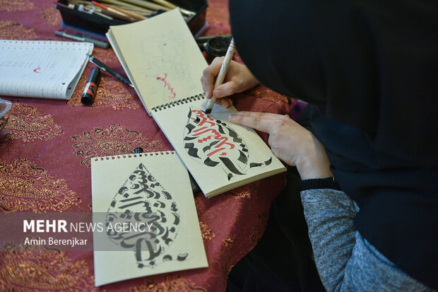 چهارمین روز «روایت حبیب» در شیراز با برگزاری کارگاه نقاشی خط در حرم مطهر شاهچراغ(ع)