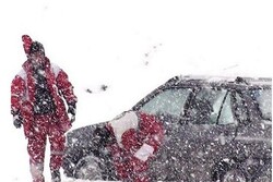 امدادرسانی هلال احمر به ۶۷۹مسافر گرفتار در برف و کولاک جاده زنجان
