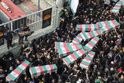 Tahran'da 200 isimsiz şehit için cenaze töreni düzenlendi