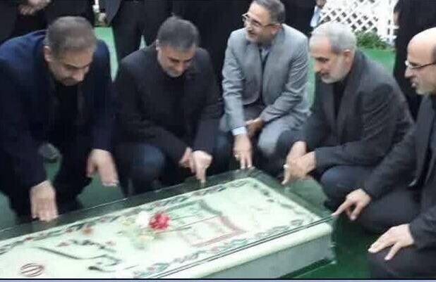 ادای احترام وزیر آموزش و پرورش به مقام والای شهیدان در ساری