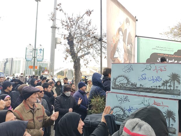  تشییع پیکر مطهر ۴۰۰ شهید گمنام در کشور/ آسمان ایران به عطر «ایثار و شهادت» معطر شد + تصاویر