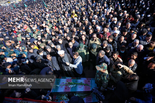 آیین تشییع سه شهید گمنام در همدان