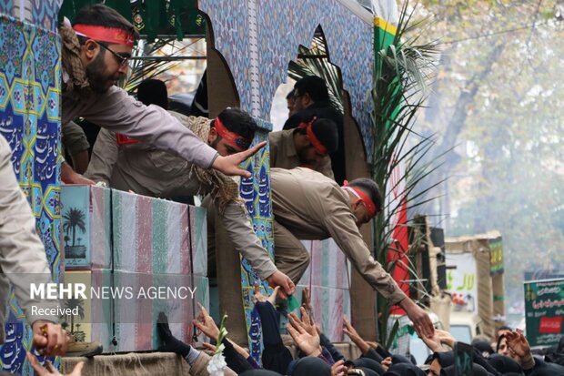 سربازان میدان نبرد؛ آلاله هایی که همانند شهید می زیستند