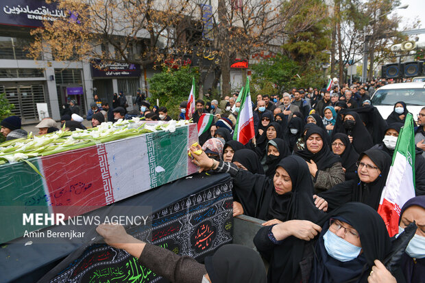 تشییع پیکر ۸ شهید گمنام و ۲ شهید شناسایی شده در شیراز