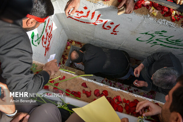 تشییع پیکر 10 شهید دفاع مقدس در شیراز