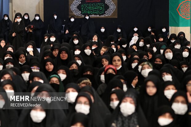 Leader attends mourning ceremony of Hazrat Fatima al-Zahra
