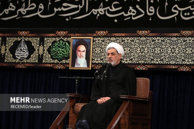 Leader attends mourning ceremony of Hazrat Fatima al-Zahra
