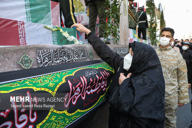 مراسم تشییع پیکر ۲۰۰ شهید گمنام دوران دفاع مقدس در تهران-١