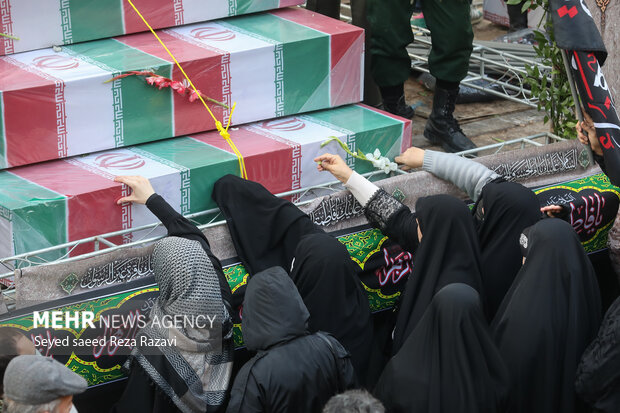 مراسم تشییع پیکر پاک و مطهر دویست شهید گمنام دوران دفاع مقدس در تهران صبح امروز سه شنبه ۶ دی ماه ۱۴۰۱ همزمان با شهادت حضرت فاطمه (سلام الله علیها) و مقارن با ایام شهادت سپهبد شهید حاج قاسم سلیمانی و روز جهانی مقاومت با حضور خانواده‌های معظم شهدا، و عاشقان شهدا و با سخنرانی حجت الاسلام سید ابراهیم رئیسی رئیس جمهور از دانشگاه تهران به سمت معراج شهدا برگزار شد