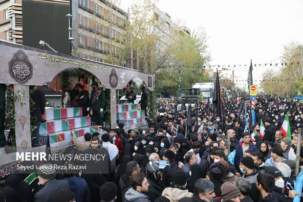 مراسم تشییع پیکر پاک و مطهر دویست شهید گمنام دوران دفاع مقدس در تهران صبح امروز سه شنبه ۶ دی ماه ۱۴۰۱ همزمان با شهادت حضرت فاطمه (سلام الله علیها) و مقارن با ایام شهادت سپهبد شهید حاج قاسم سلیمانی و روز جهانی مقاومت با حضور خانواده‌های معظم شهدا، و عاشقان شهدا و با سخنرانی حجت الاسلام سید ابراهیم رئیسی رئیس جمهور از دانشگاه تهران به سمت معراج شهدا برگزار شد