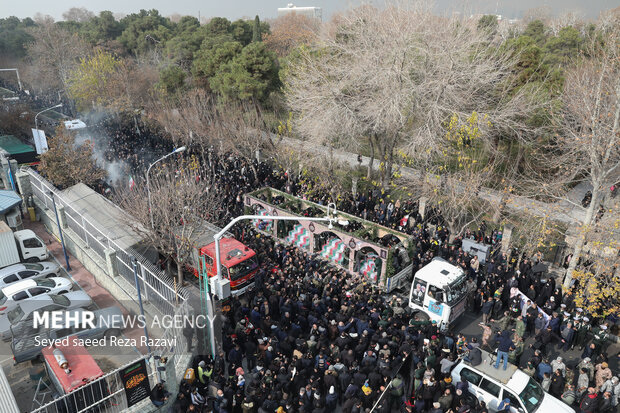 مراسم تشییع پیکر دویست شهید گمنام دوران دفاع مقدس در تهران-٢