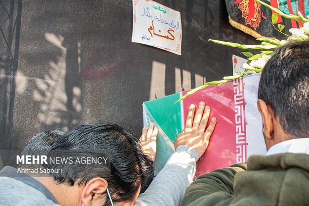 مراسم تدفین یک شهید گمنام در اردوگاه ثامن الحجج(ع) مشهد برگزار شد