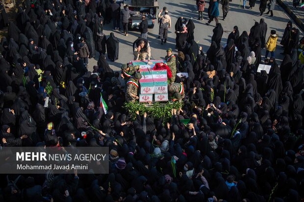صوبہ قزوین میں 8 شہداء کی تدفین