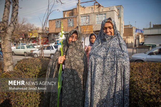 صوبہ قزوین میں 8 شہداء کی تدفین