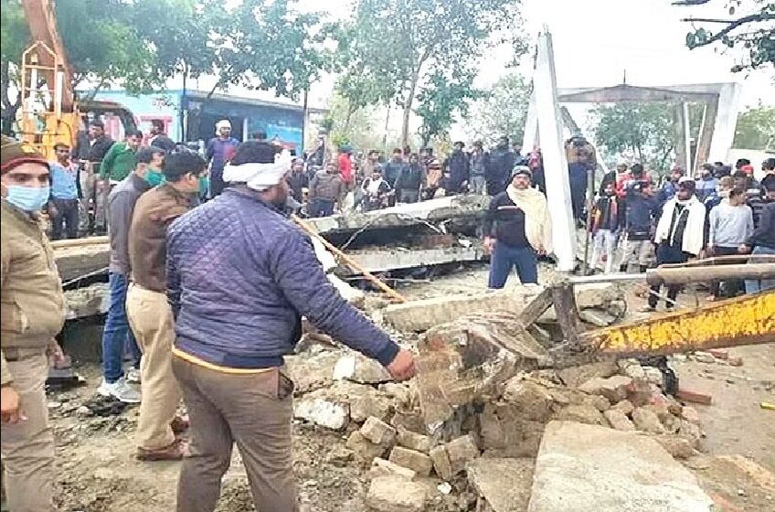 دہلی میں گھر کی چھت گرنے سے ماں بیٹے کی موت، 4 افراد شدید زخمی