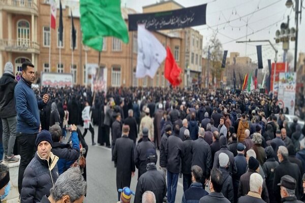 وداع باشکوه مردم ارومیه با پیکر پاک ۶ شهید گمنام