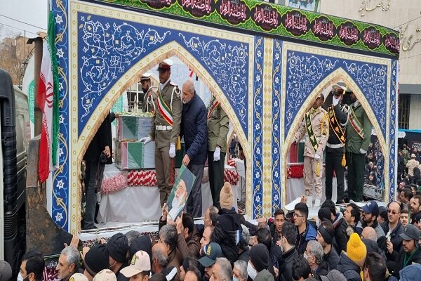 وداع باشکوه مردم ارومیه با پیکر پاک ۶ شهید گمنام