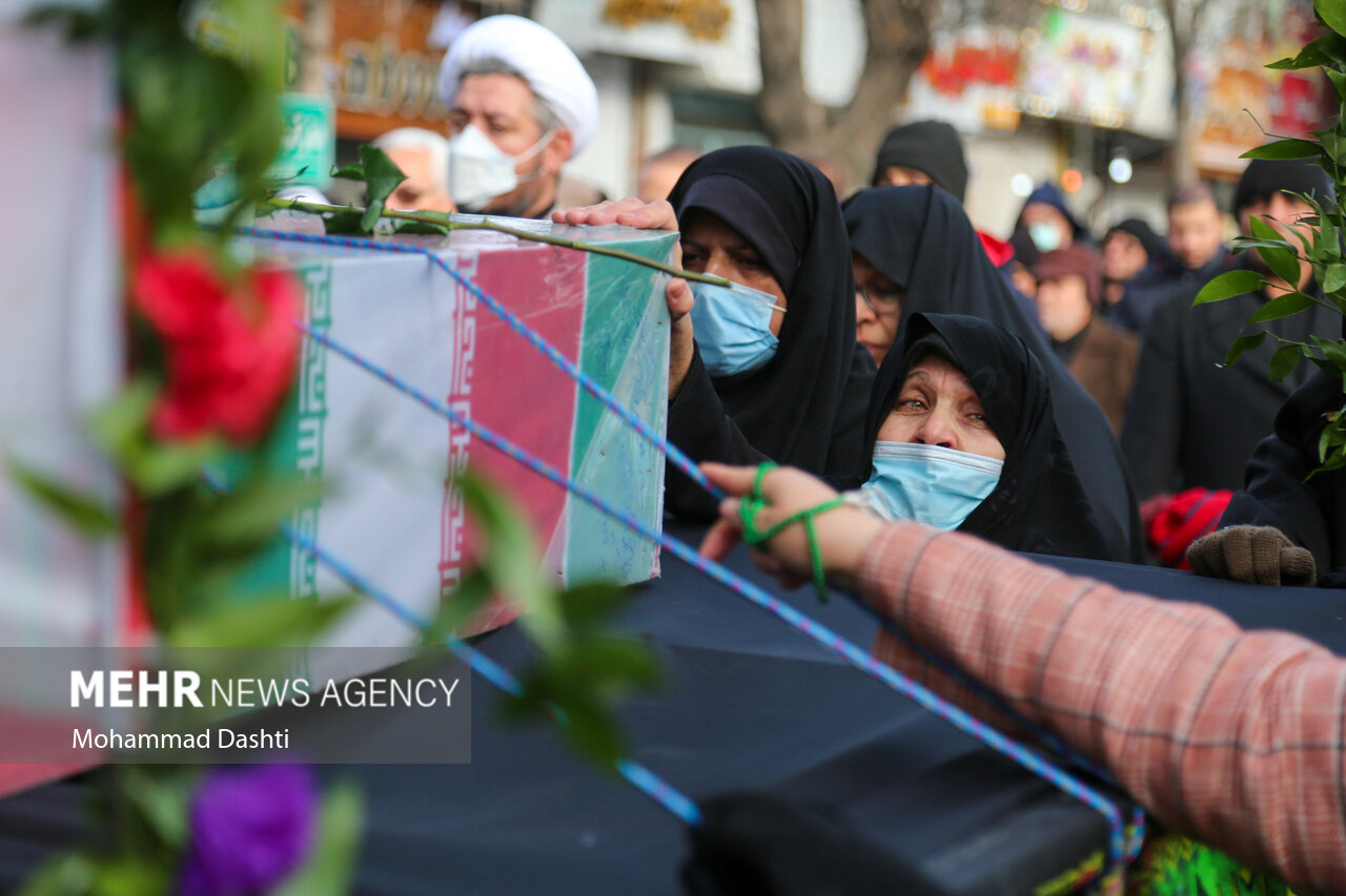 تشییع آلالهها در اردبیل/شهر حال و هوای شهادت به خود گرفت