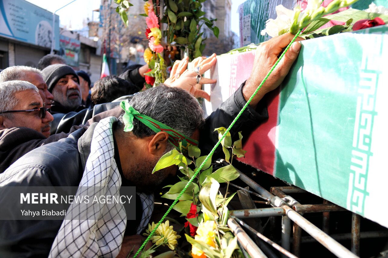 تشییع پیکر شهید گمنام همزمان با راهپیمایی ۹ دی در  اسلام آبادغرب