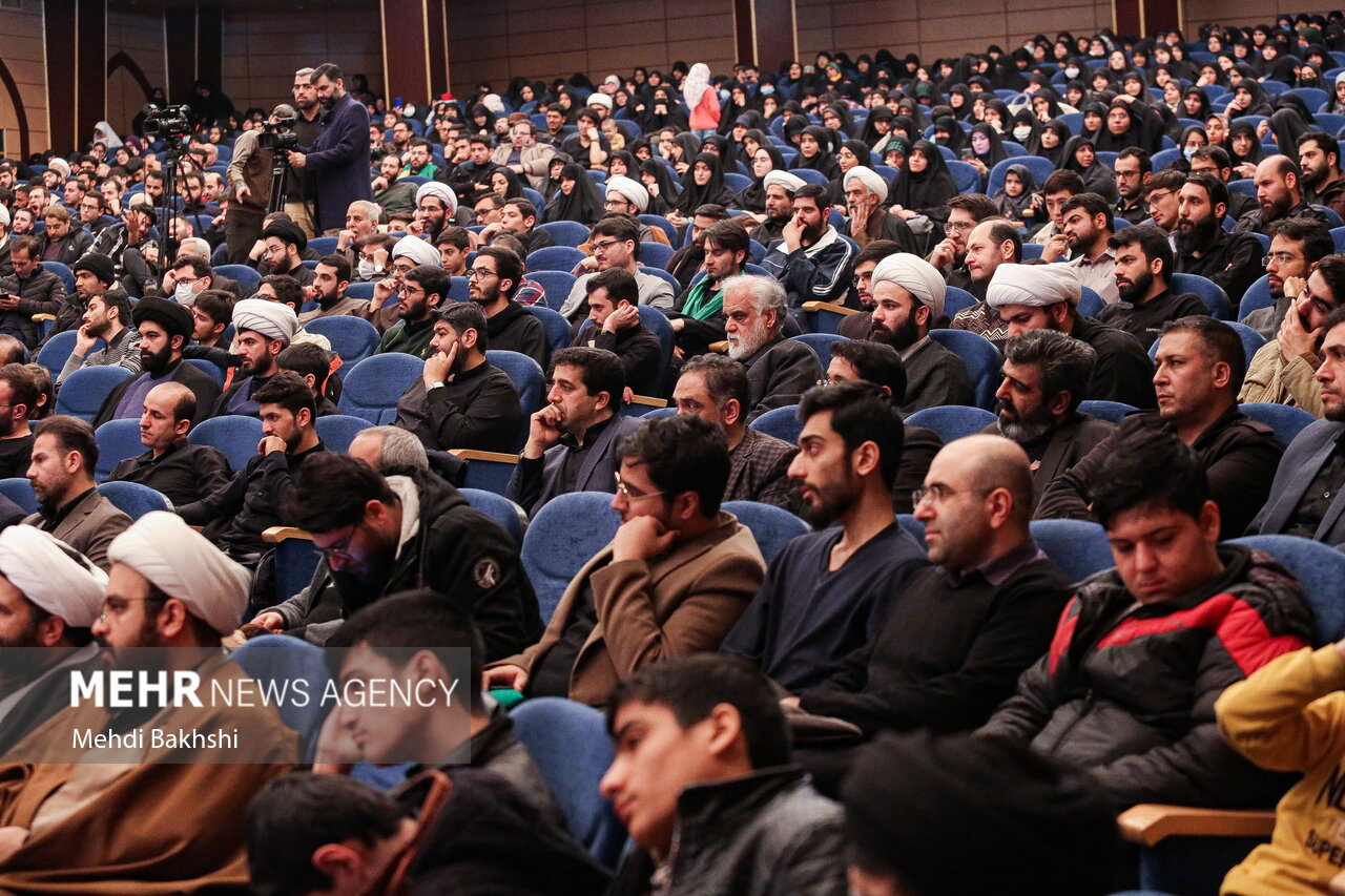 پانزدهمین سوگواره شعر فاطمی محبوبه خدا در قم برگزار میشود پانزدهمین سوگواره شعر فاطمی محبوبه خدا در قم برگزار میشود