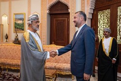ایرانی وزیر خارجہ کی عمان کے بادشاہ سے ملاقات