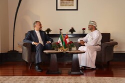 Iran, Oman FMs hold meeting in Muscat