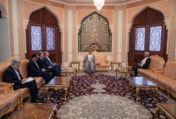 Iran FM meets Sultan of Oman