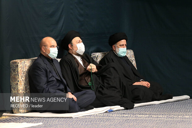 Leader attends Hazrat Zahra (AS) martyrdom mourning ceremony
