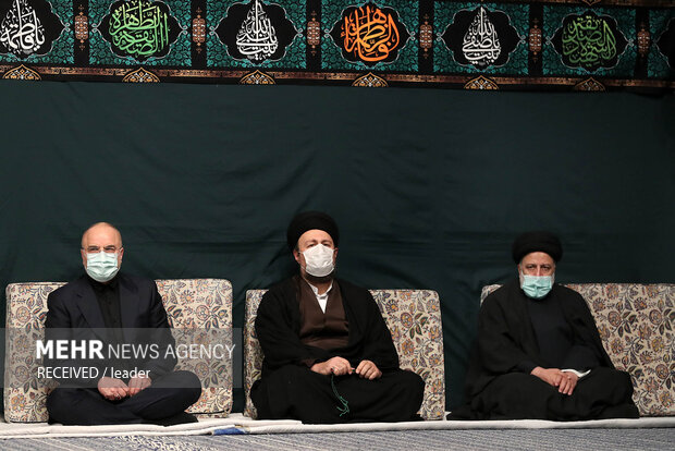 Leader attends Hazrat Zahra (AS) martyrdom mourning ceremony
