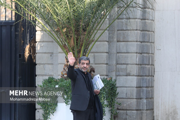 سید عزت الله ضرغامی وزیر میراث فرهنگی و گردشگری در حاشیه جلسه هیئت دولت حضور دارد