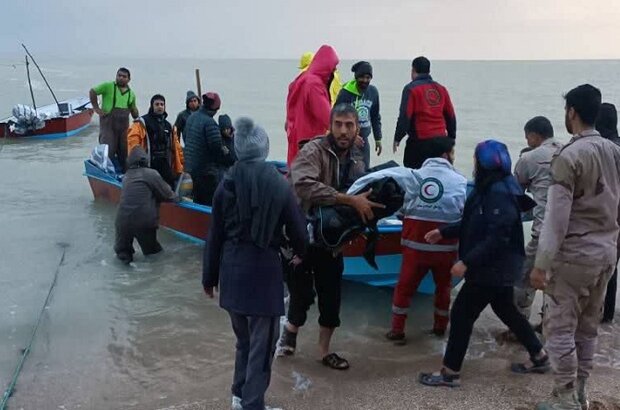 ۴۱ گردشگر گرفتار در جزیره نخیلو شهرستان دیر نجات یافتند
