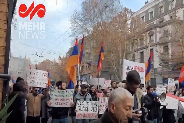 معترضان به انسداد گذرگاه «لاچین» در ایروان تظاهرات کردند+ فیلم