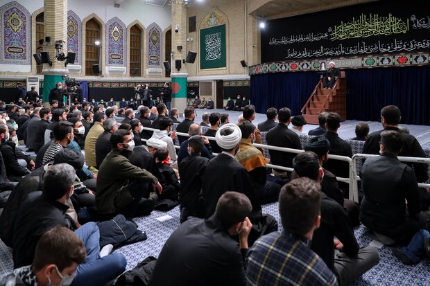 إحياء ليلة العزاء الخامسة لاستشهاد بضعة الرسول (ص) بحضور قائد الثورة + صور