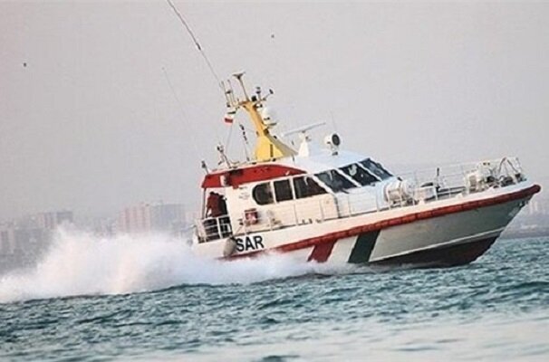 نجات ۳ سرنشین قایق صیادی از خطر غرق شدن در آب های بوشهر