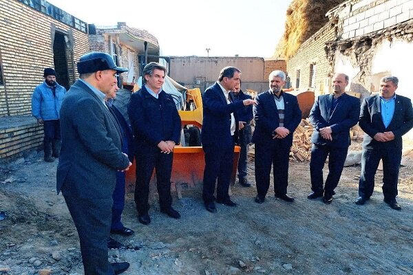 اسکلت ۳۴۲ واحد مسکونی آسیب دیده زلزله خوی نصب شد