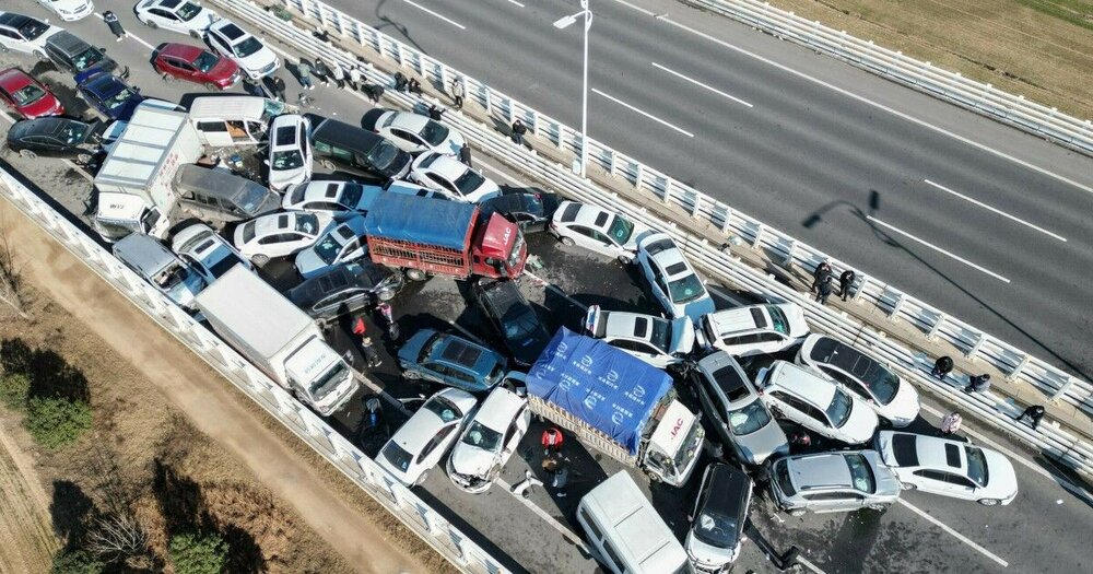 VIDEO: Over 200 cars collide in large-scale accident in China