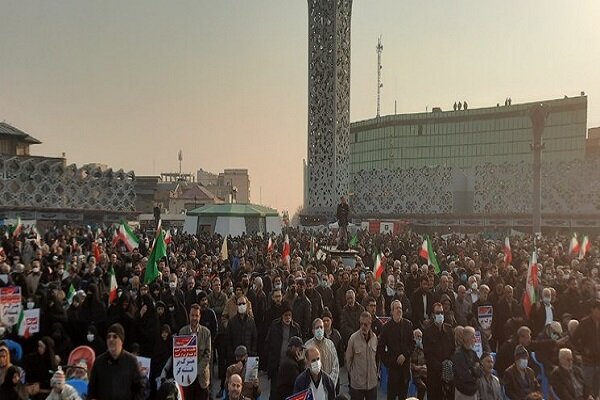 Tehraners commemorate Dey 9 epic, condemn riots