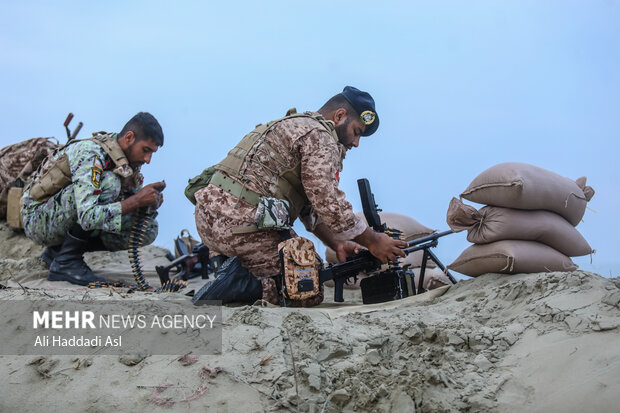 اجرای عملیات شبانه دفاع ساحلی در رزمایش ذوالفقار ۱۴۰۱ شامگاه پنجشنبه ۸ دی ماه ۱۴۰۱ در منطقه عمومی رزمایش برگزار شد