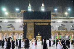 VIDEO: Beautiful scenery of rain in Masjid al-Haram