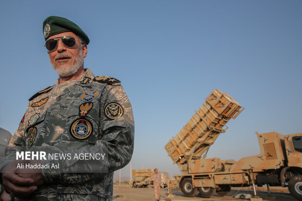 شلیک سامانه موشکی پدافند هوایی ۱۵ خرداد و مجید شنبه ۱۰ دی ماه در محل عمومی رزمایش برگزار شد