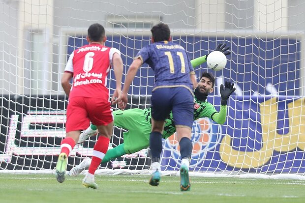 نقش یک ملی پوش در صدرنشینی پرسپولیس / بیرانوند فاصله را حفظ کرد!