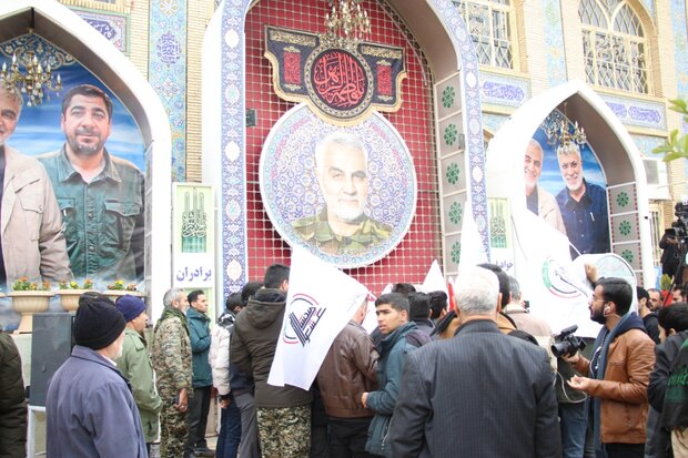 زائران عراقی:«مشکور حاجی قاسم»/ اتحاد جوانان مقاومت در گلزار شهدا