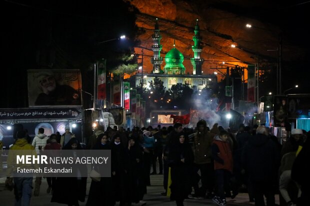 VIDEO: Multitude of people head to Gen. Soleimani's grave