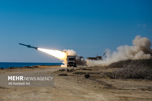 Iran Army fires Ghadir missile, Mersad air defense system