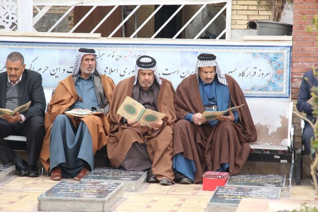 عشية ذكرى استشهاده... ابناء المقاومة يزورون مرقد الشهيد سليماني مترددين قصيدة "مشكور حجي قاسم"